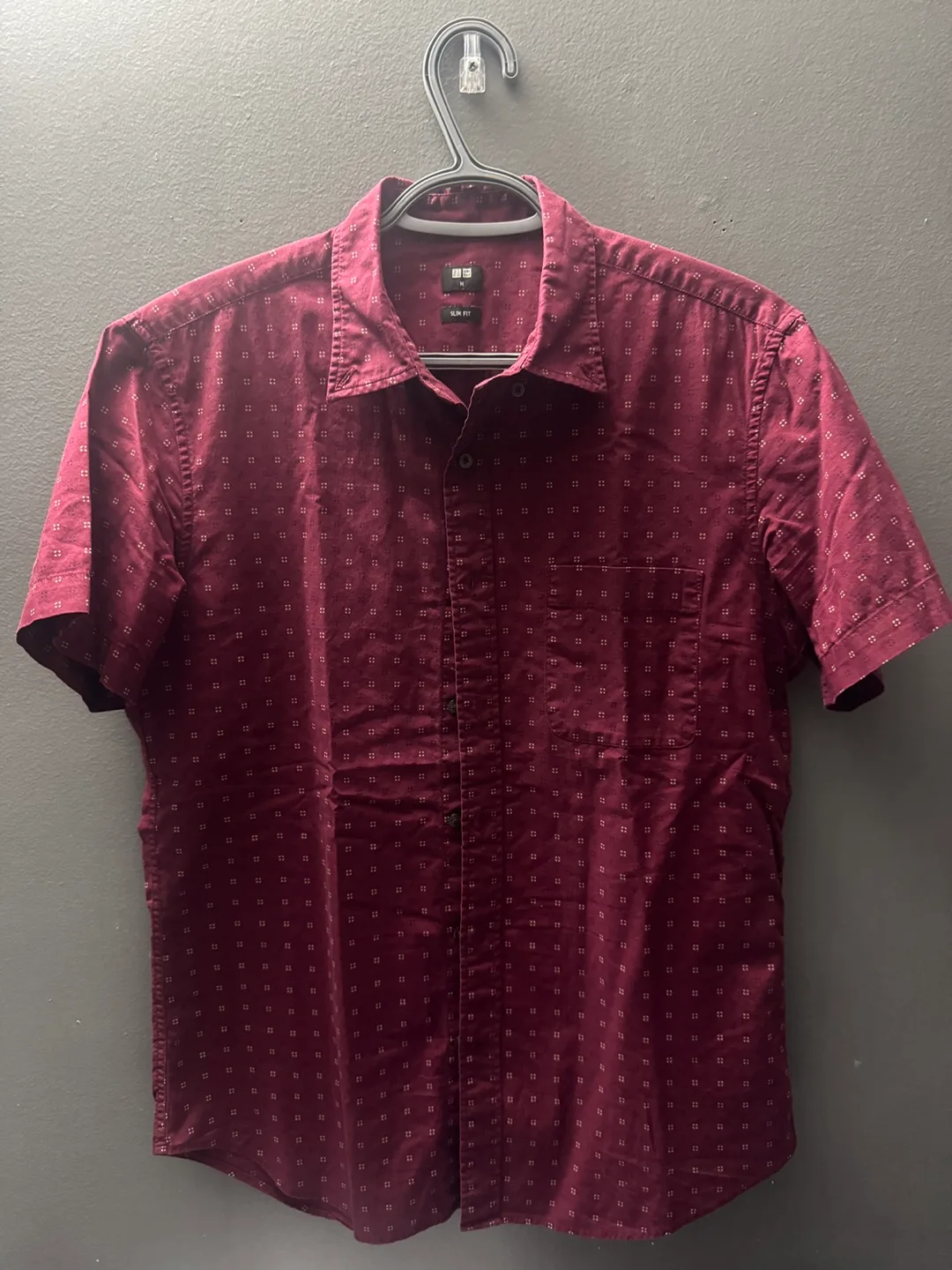 Uniqlo Men's Burgundy Short Sleeve Button-Down thumbnail