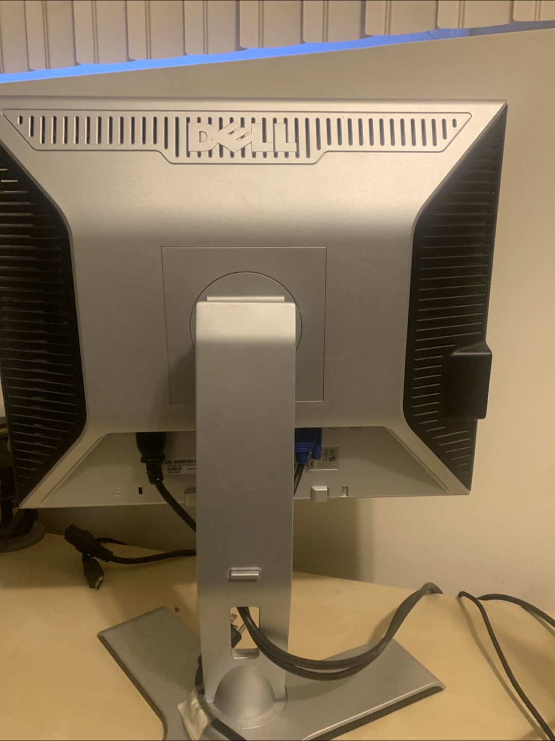 19 inch Dell LCD Monitor - Used - photo 2