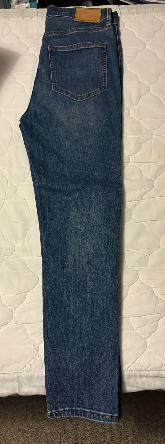 Denim Forum Jeans & Shorts - Sizes 28 & 29 image indicator(4)