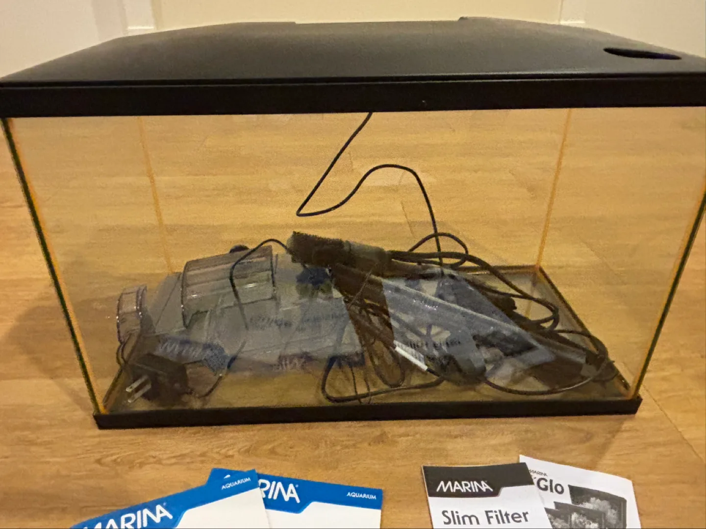 Marina 10 Gallon Aquarium With Supplies image indicator(2)