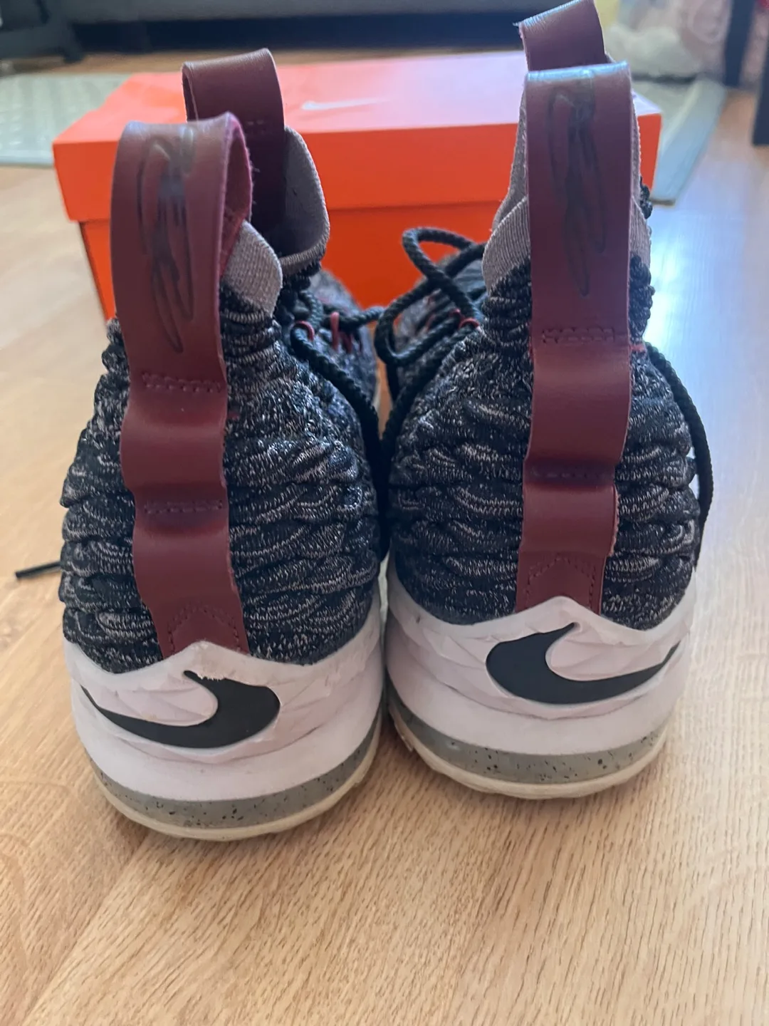 Nike LeBron 15 Knit Basketball Shoes image indicator(3)