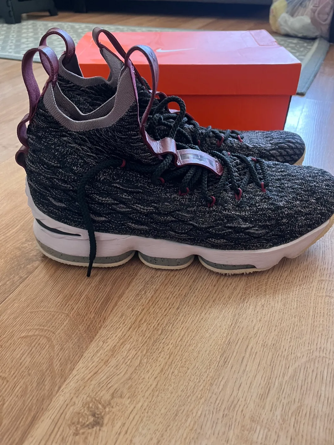 Nike LeBron 15 Knit Basketball Shoes image indicator(2)