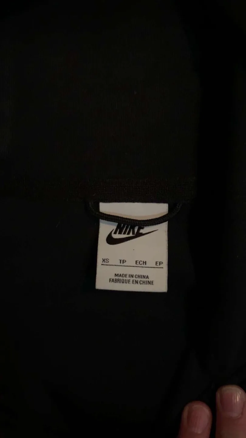 Nike Tech Fleece Hoodie - Black - Size XS image indicator(2)
