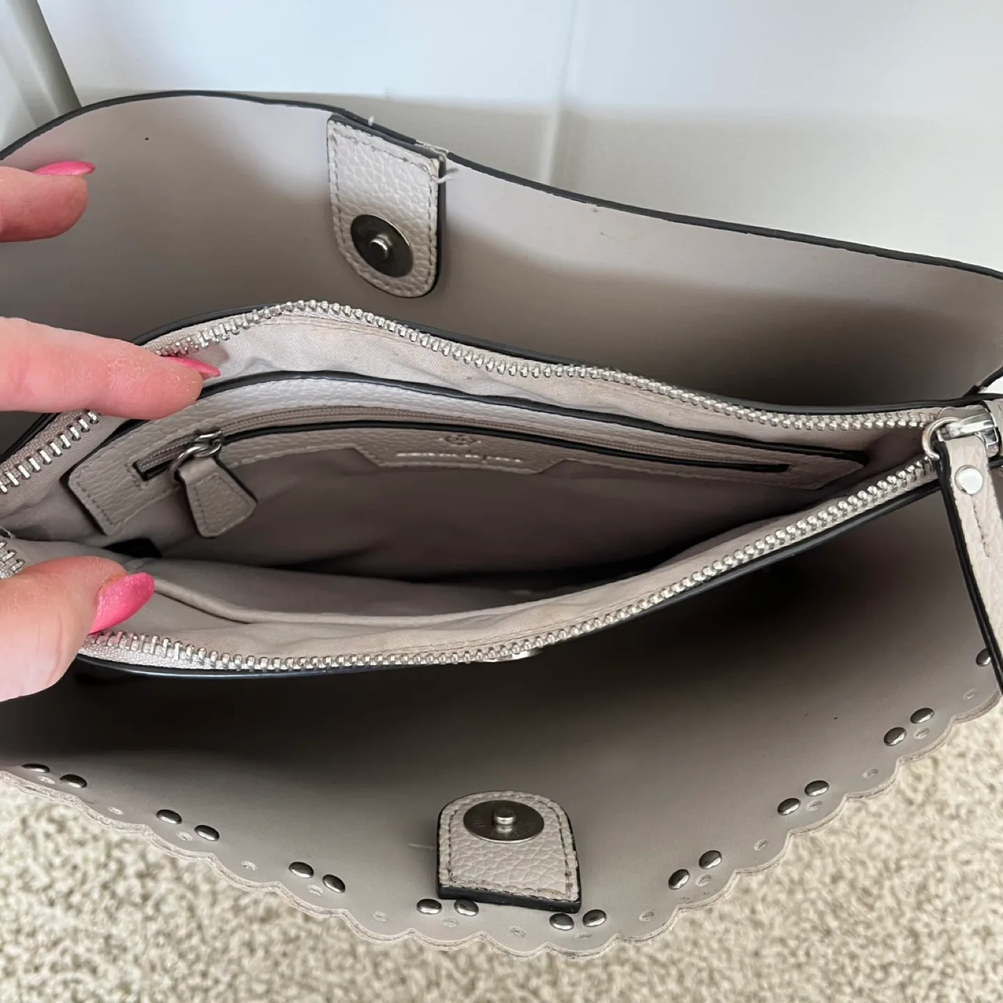 Nanette Lepore Grey / Beige Crossbody Bag image indicator(5)