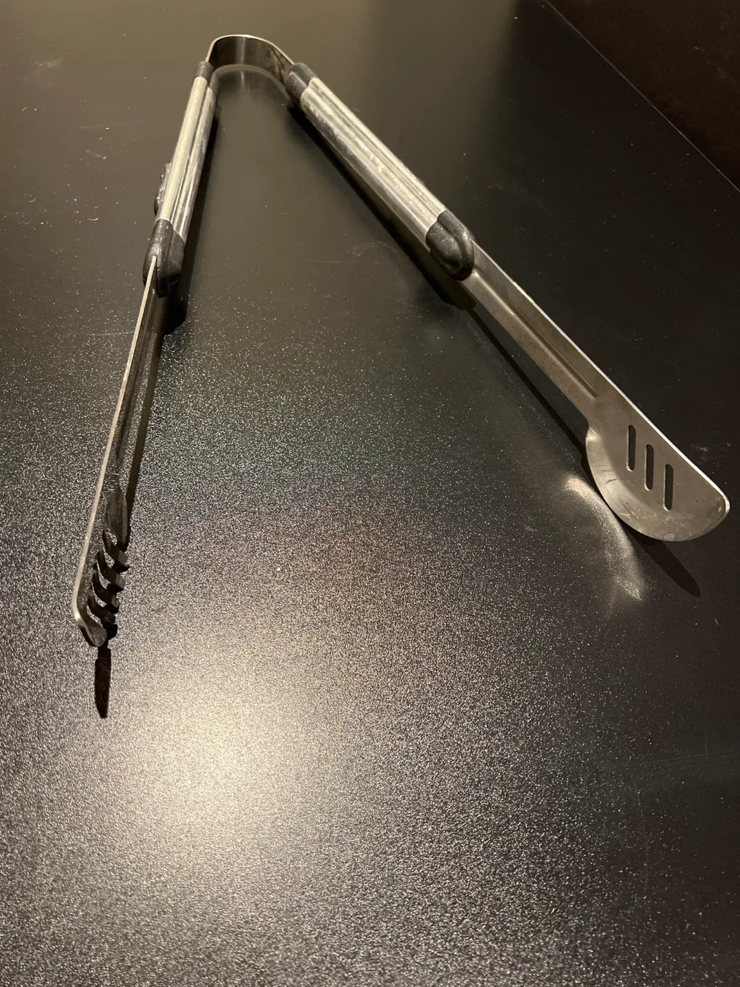 Stainless Steel BBQ Tongs with serrated edge image indicator(3)