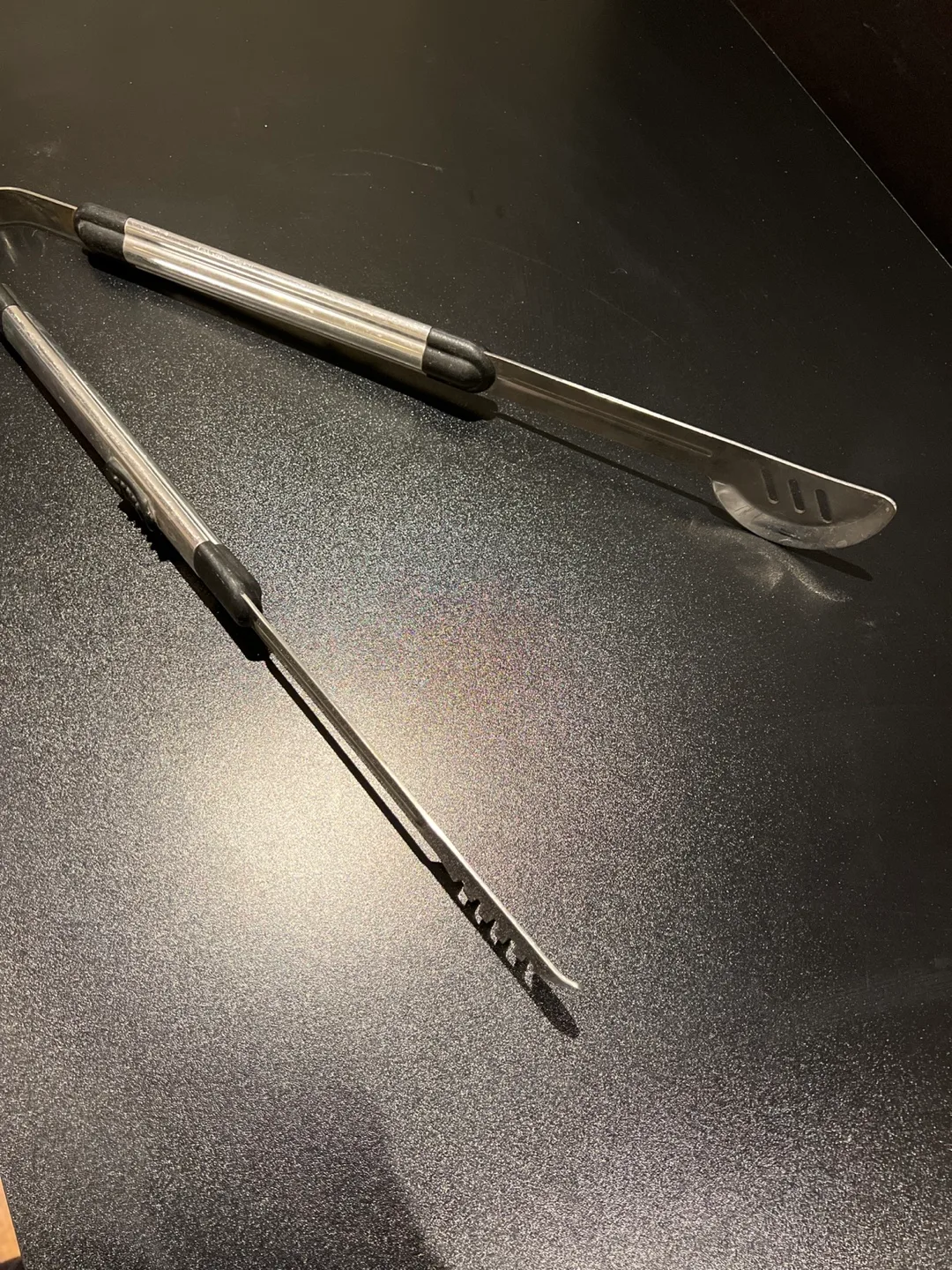 Stainless Steel BBQ Tongs with serrated edge image indicator(2)