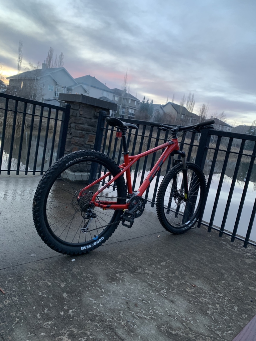 GT Avalanche 27.5 Mountain Bike - photo 3