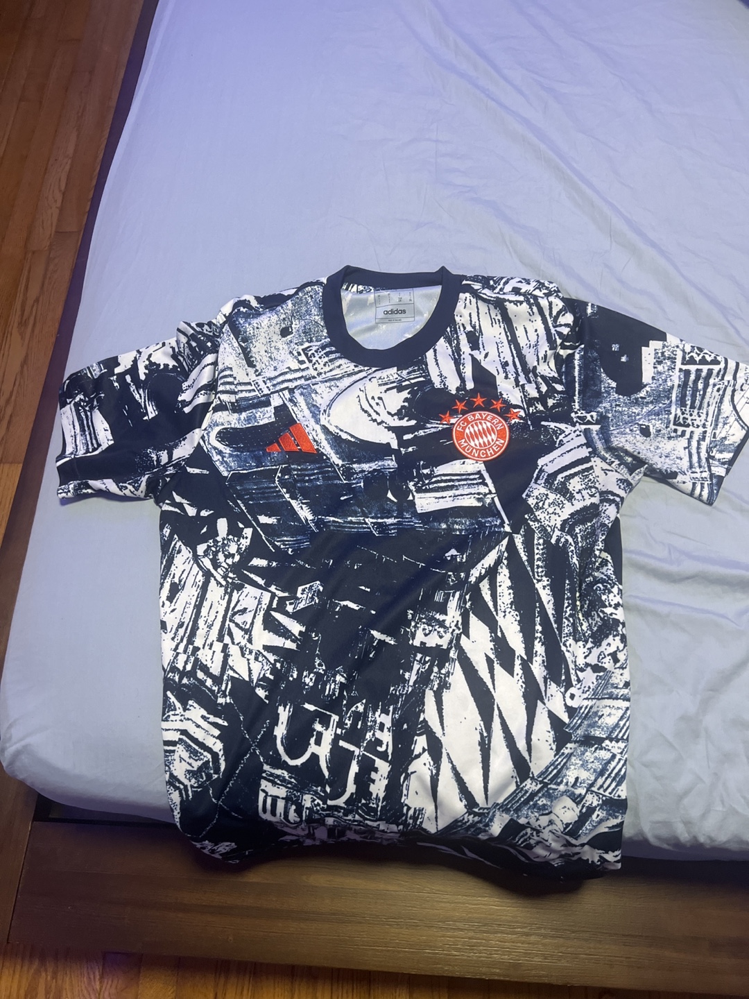 FC Bayern München training jersey.