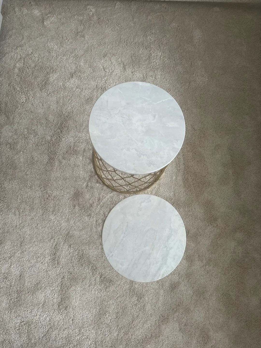 Pair of nesting tablets image indicator(2)