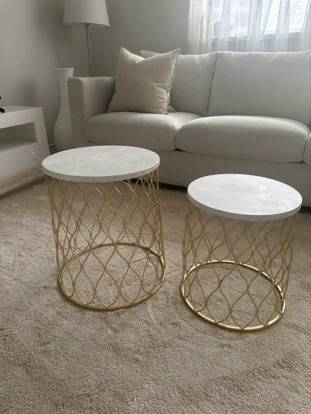 Pair of nesting tablets image indicator(3)