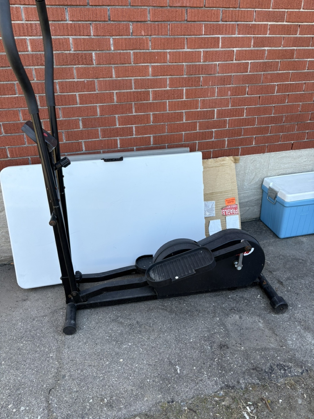 : Treadmill, Elliptical, Exercise Bike & Dumbbells - photo 4