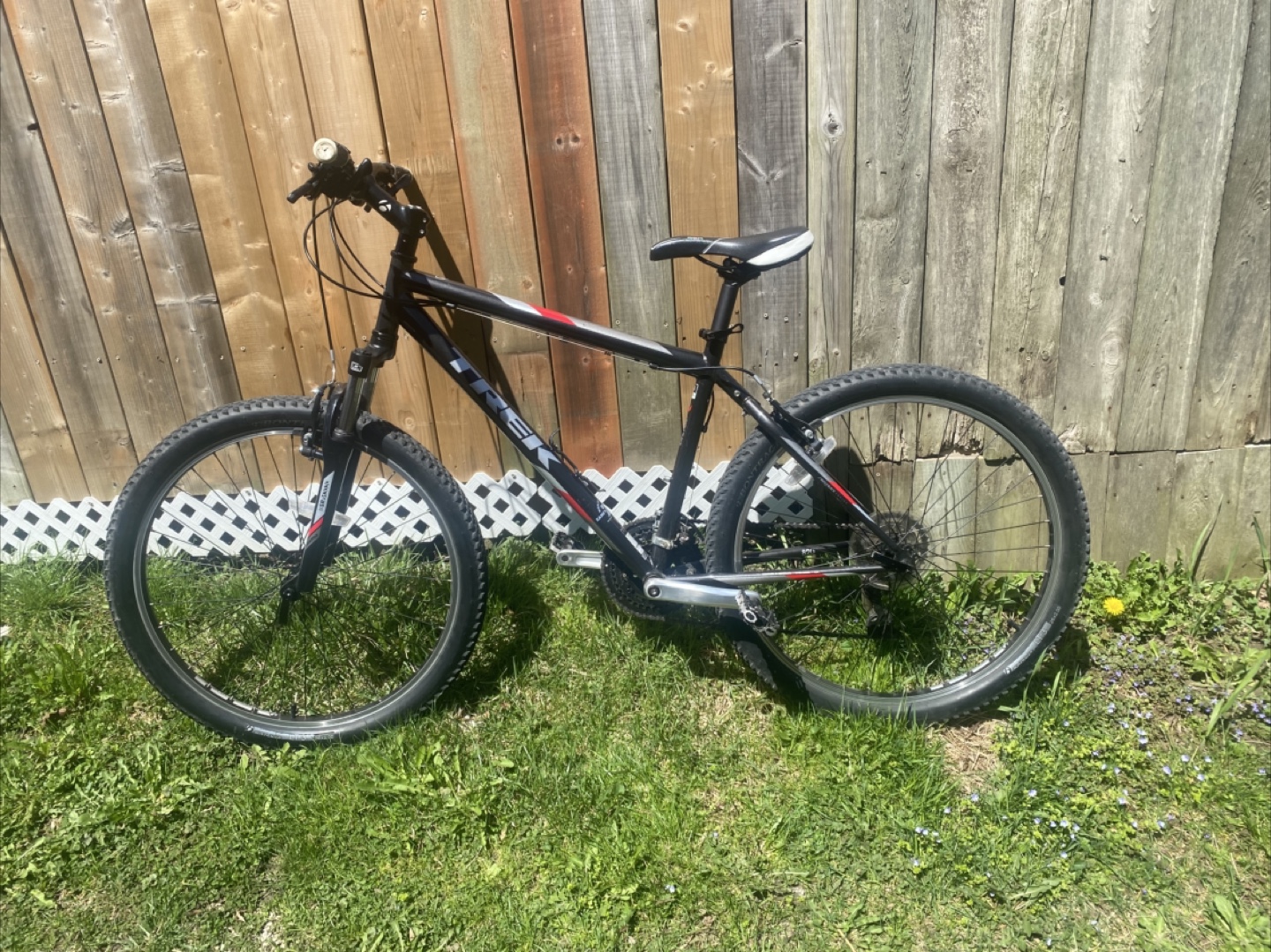 Trek 800 Mountain Bike NEED GONE