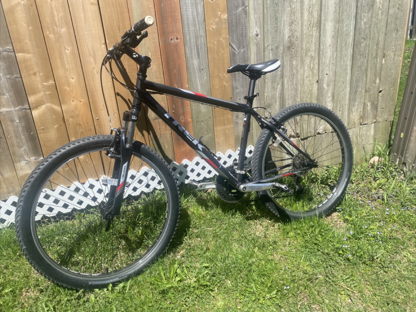 Trek 800 Mountain Bike NEED GONE - photo 3