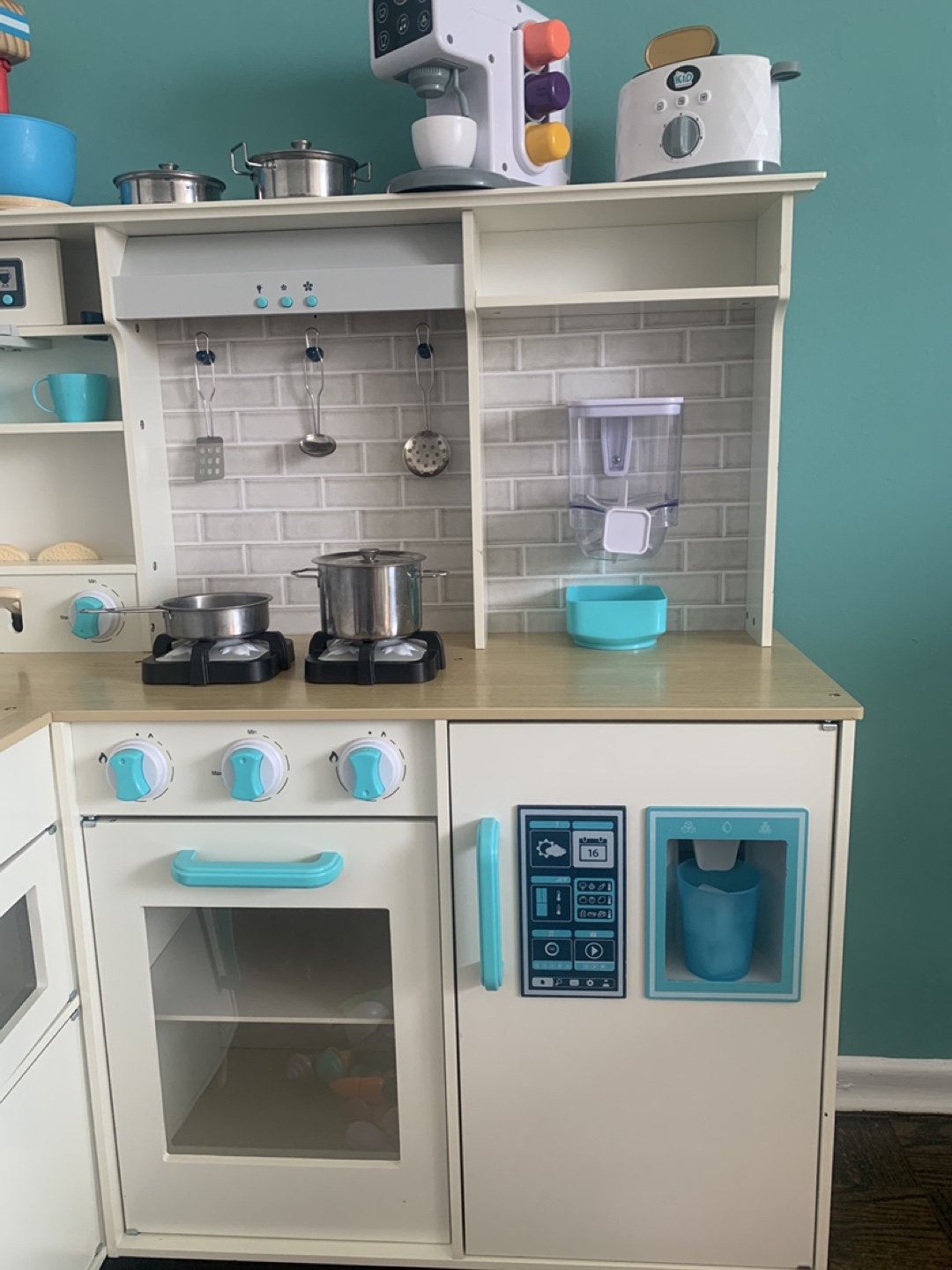 KidKraft White Wooden Play Kitchen with Accessories - photo 3