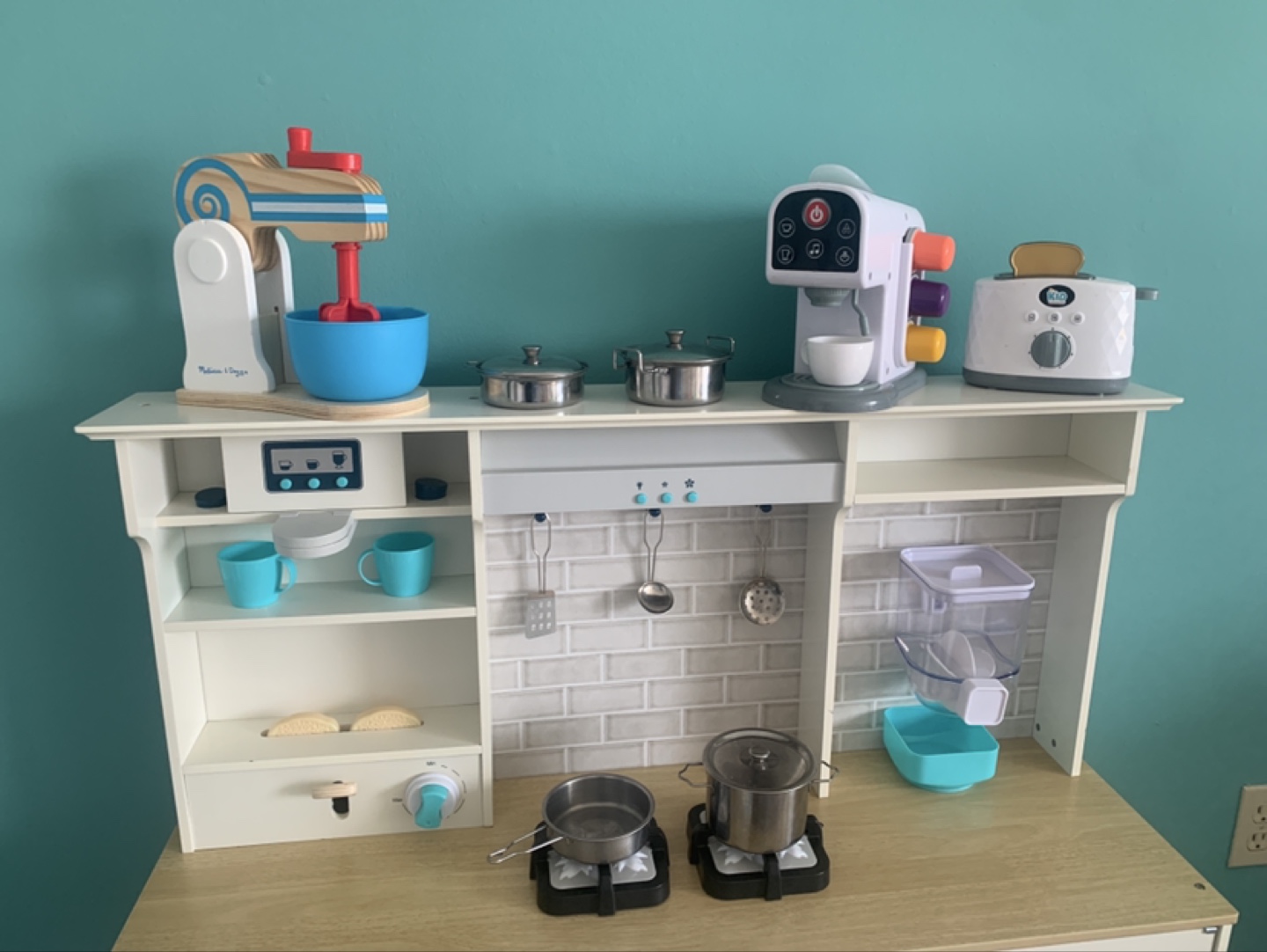 KidKraft White Wooden Play Kitchen with Accessories - photo 5