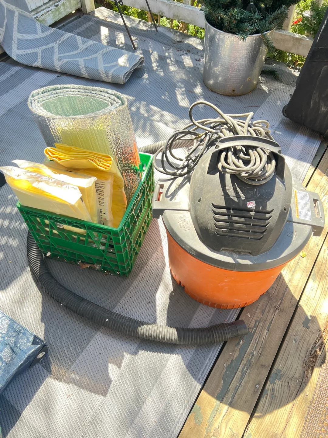 Shop-Vac 5-gallon wet/dry vac with accessories image indicator(2)