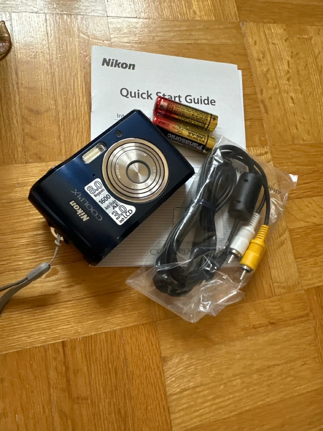 Nikon Coolpix 80 Digital Camera with Accessories thumbnail
