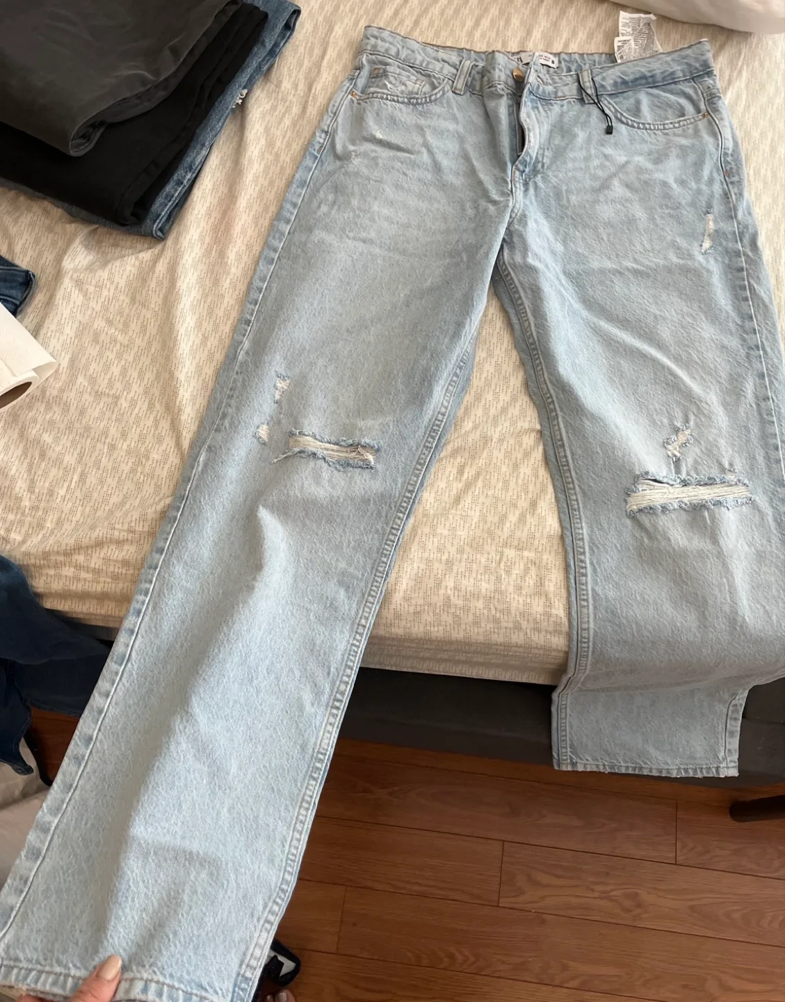 Zara Light Wash Distressed Jeans thumbnail