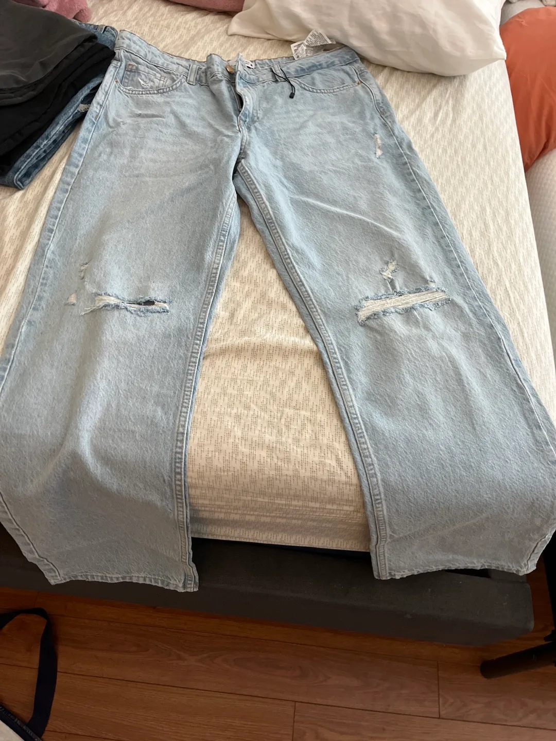 Zara Light Wash Distressed Jeans image indicator(2)