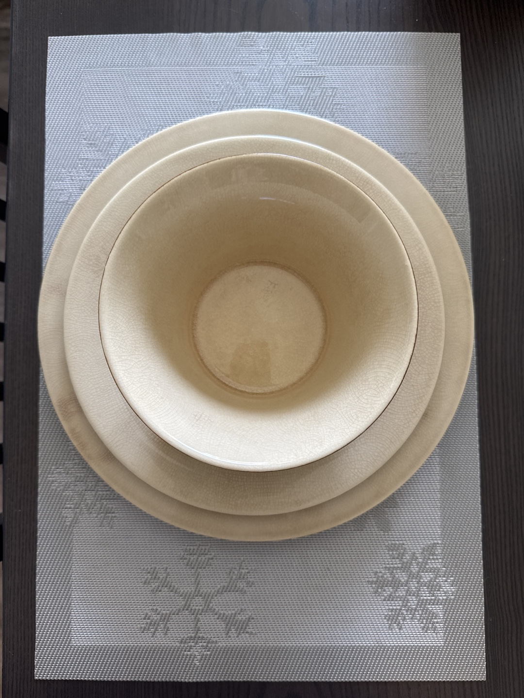 Modern stoneware dinnerware set