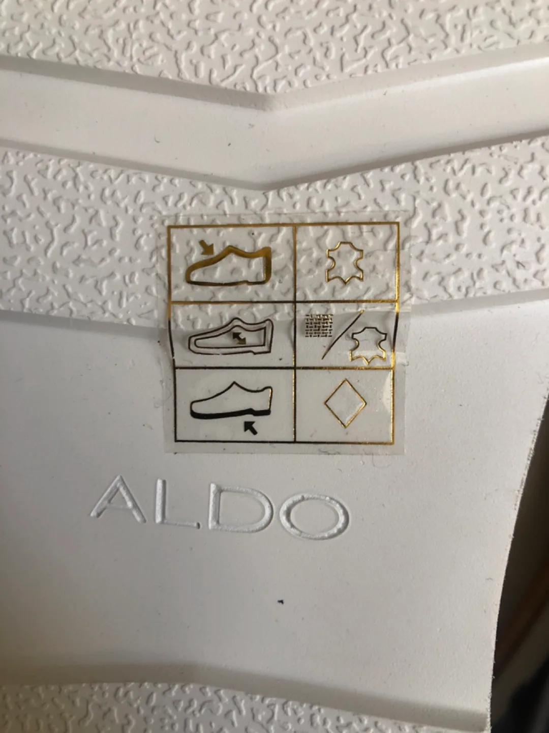 ALDO MUGGLI Beige Suede Oxfords - Size 8 image indicator(4)