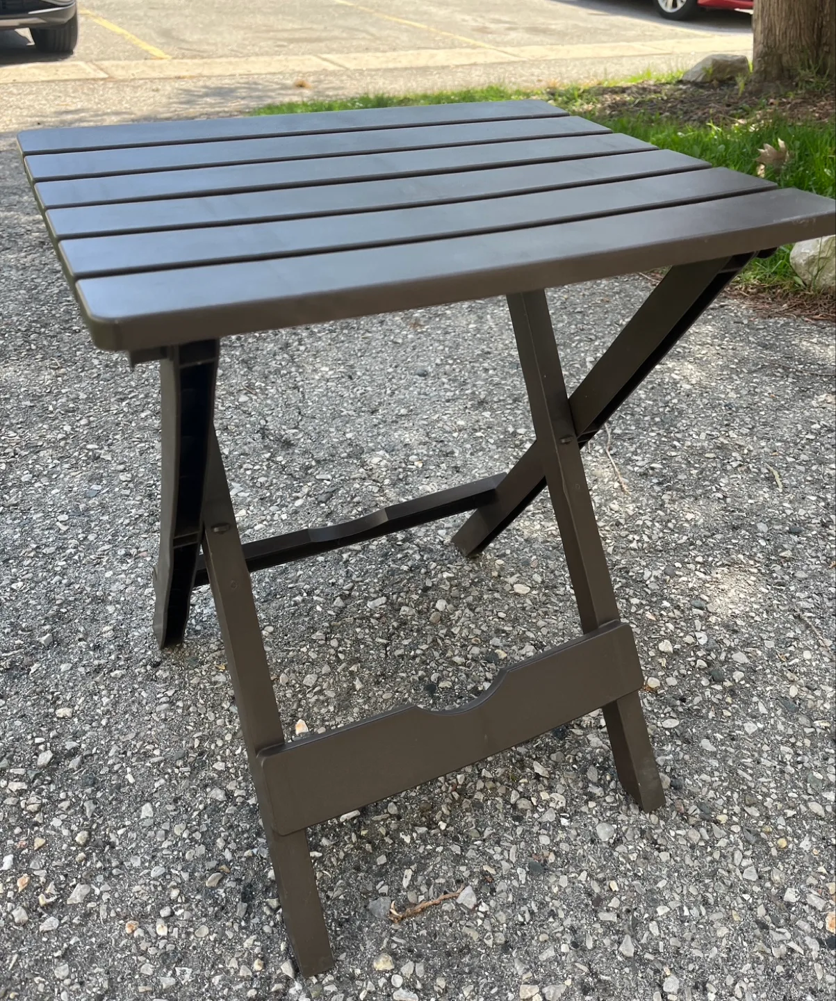 Brown Plastic Patio Table image indicator(2)