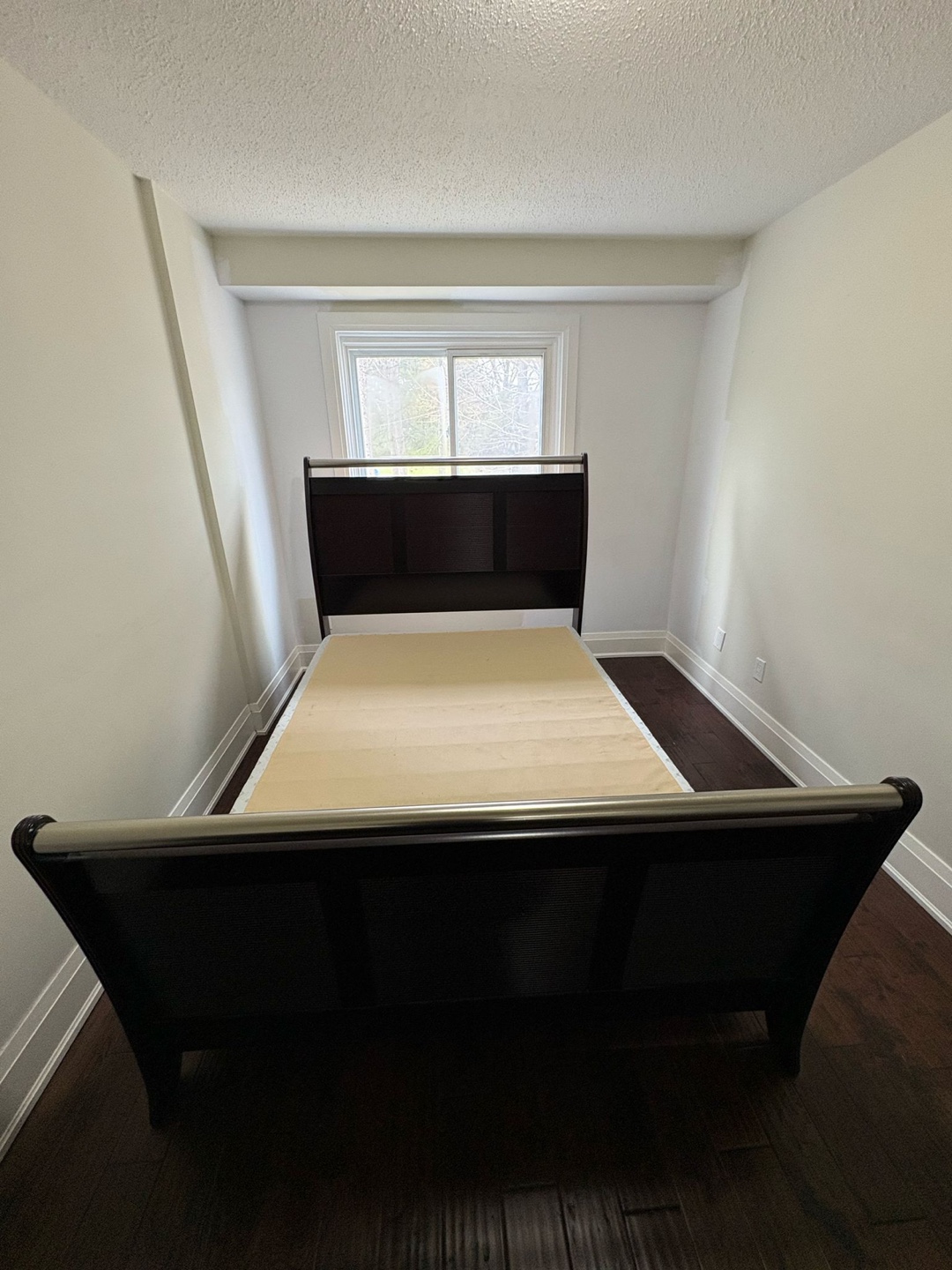 Dark Brown Bedroom Set: Sleigh Bed, Dresser, and Nightstand - photo 3