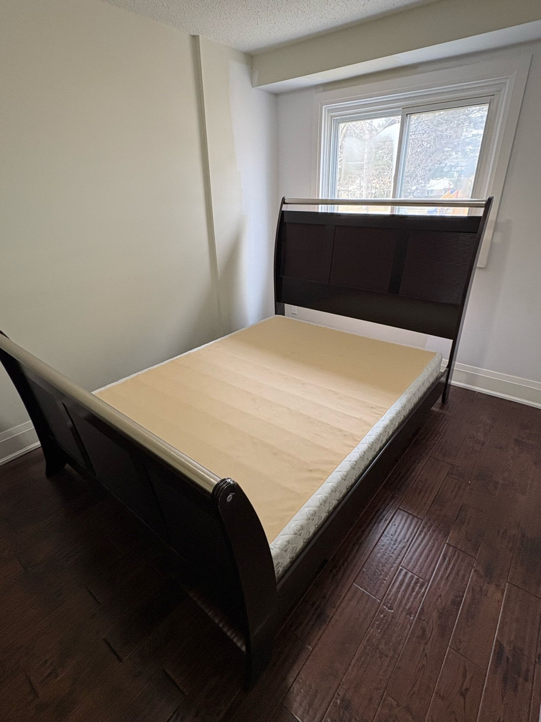 Dark Brown Bedroom Set: Sleigh Bed, Dresser, and Nightstand - photo 4