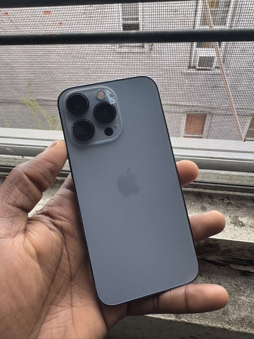 iPhone 13 Pro Sierra Blue