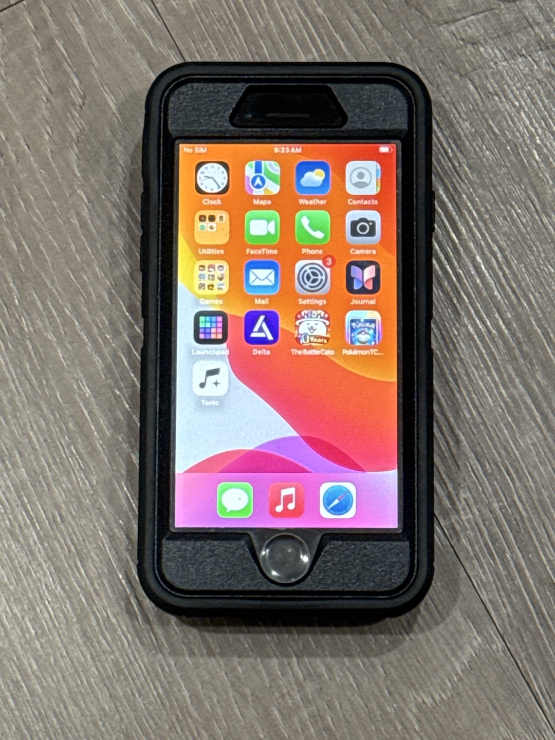 iPhone SE 2nd Gen with 64GB and Otterbox case