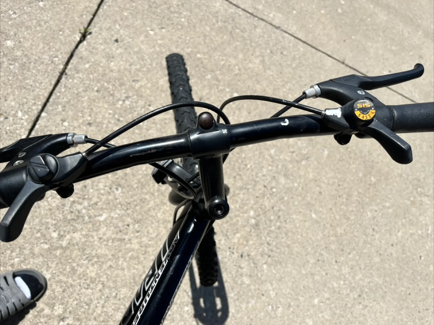 Mountain bike- made in Canada 🇨🇦 🧡 image indicator(2)