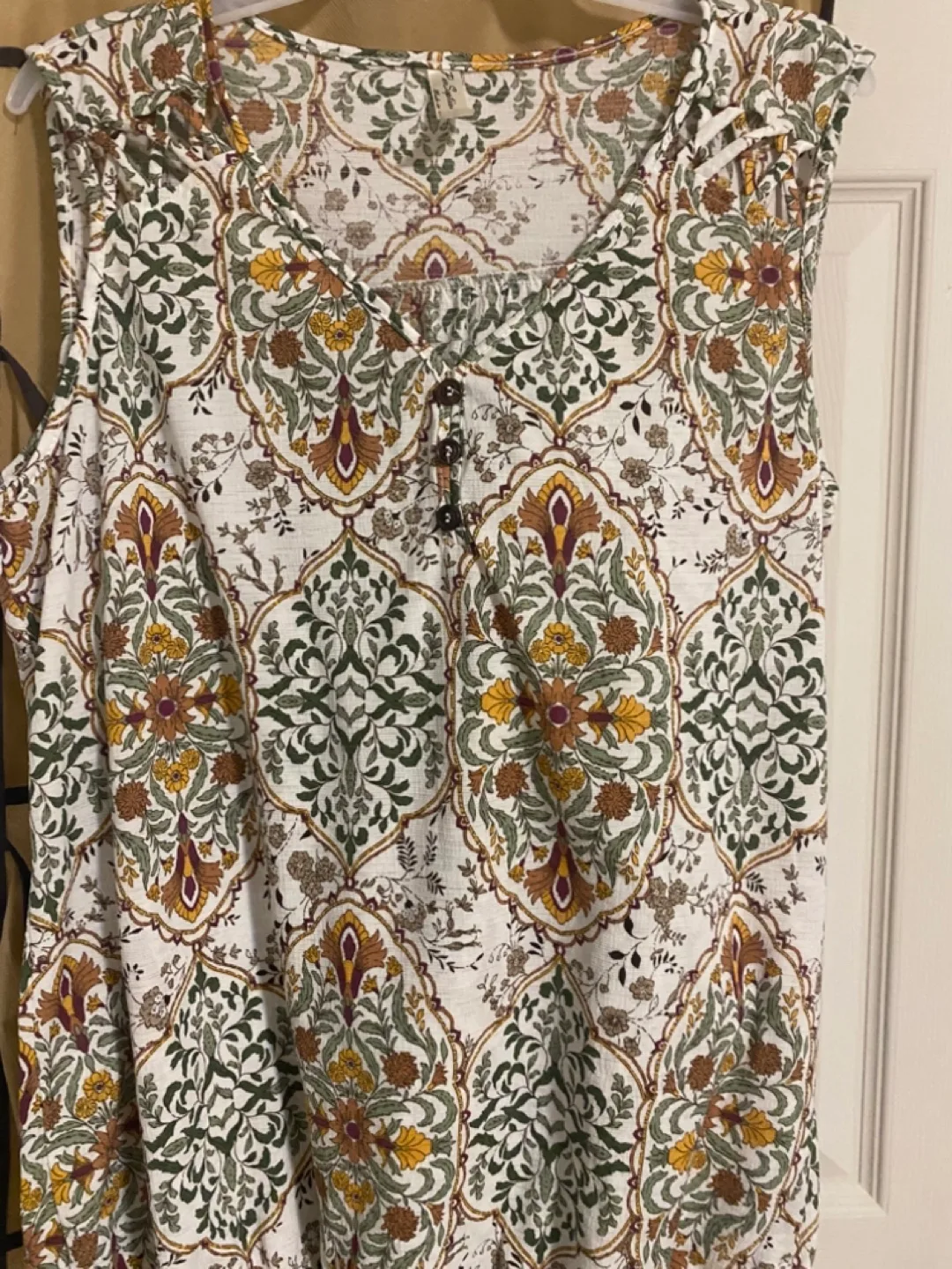 Floral sleeveless blouse, size L thumbnail
