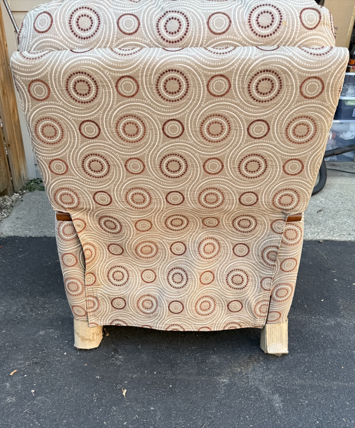 Reclining armchair with wooden arms - photo 3