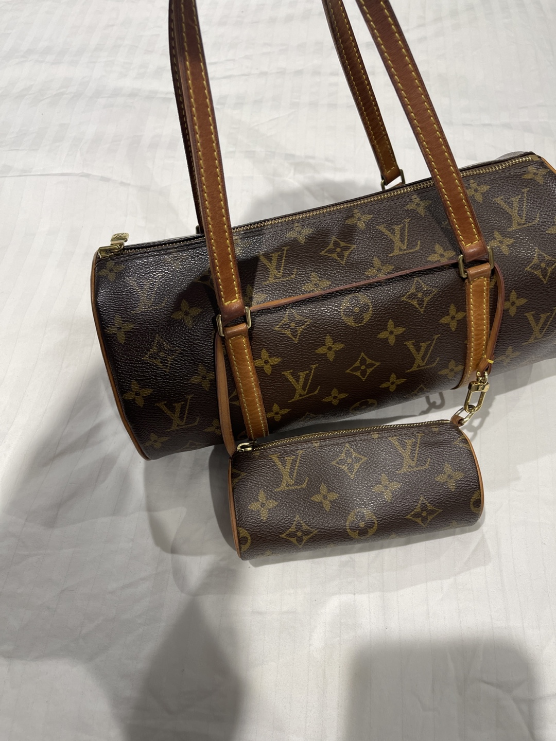 Authentic Louis Vuitton Monogram Barrel Bag with Pouch - photo 4