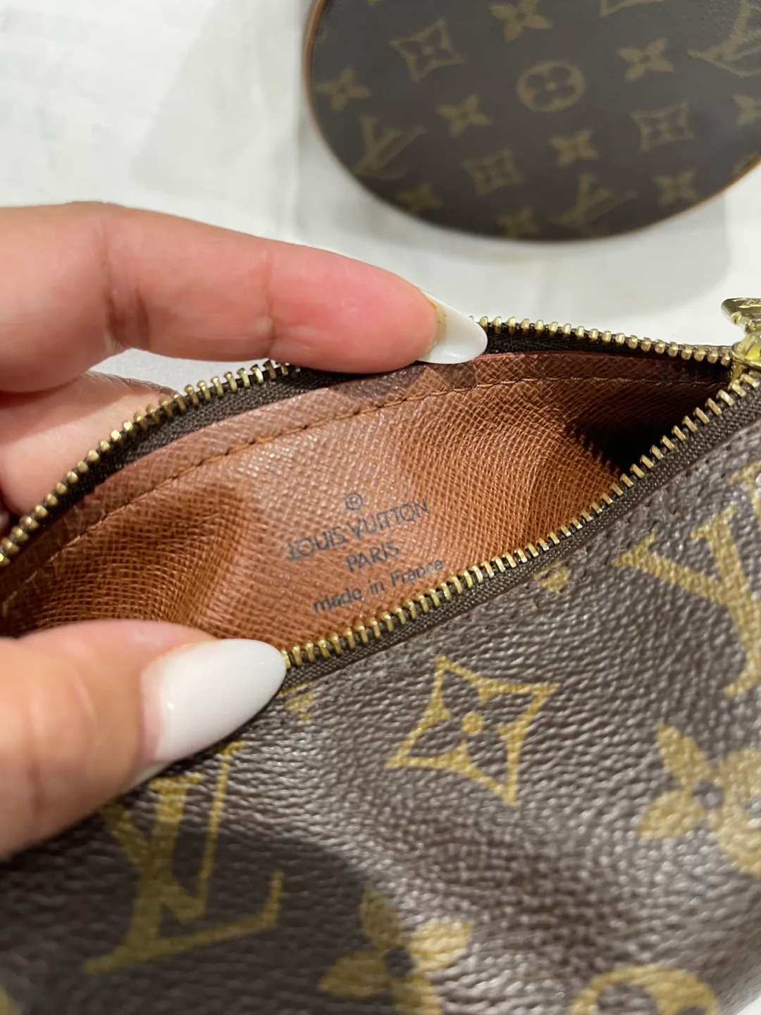 Authentic Louis Vuitton Monogram Barrel Bag with Pouch image indicator(2)