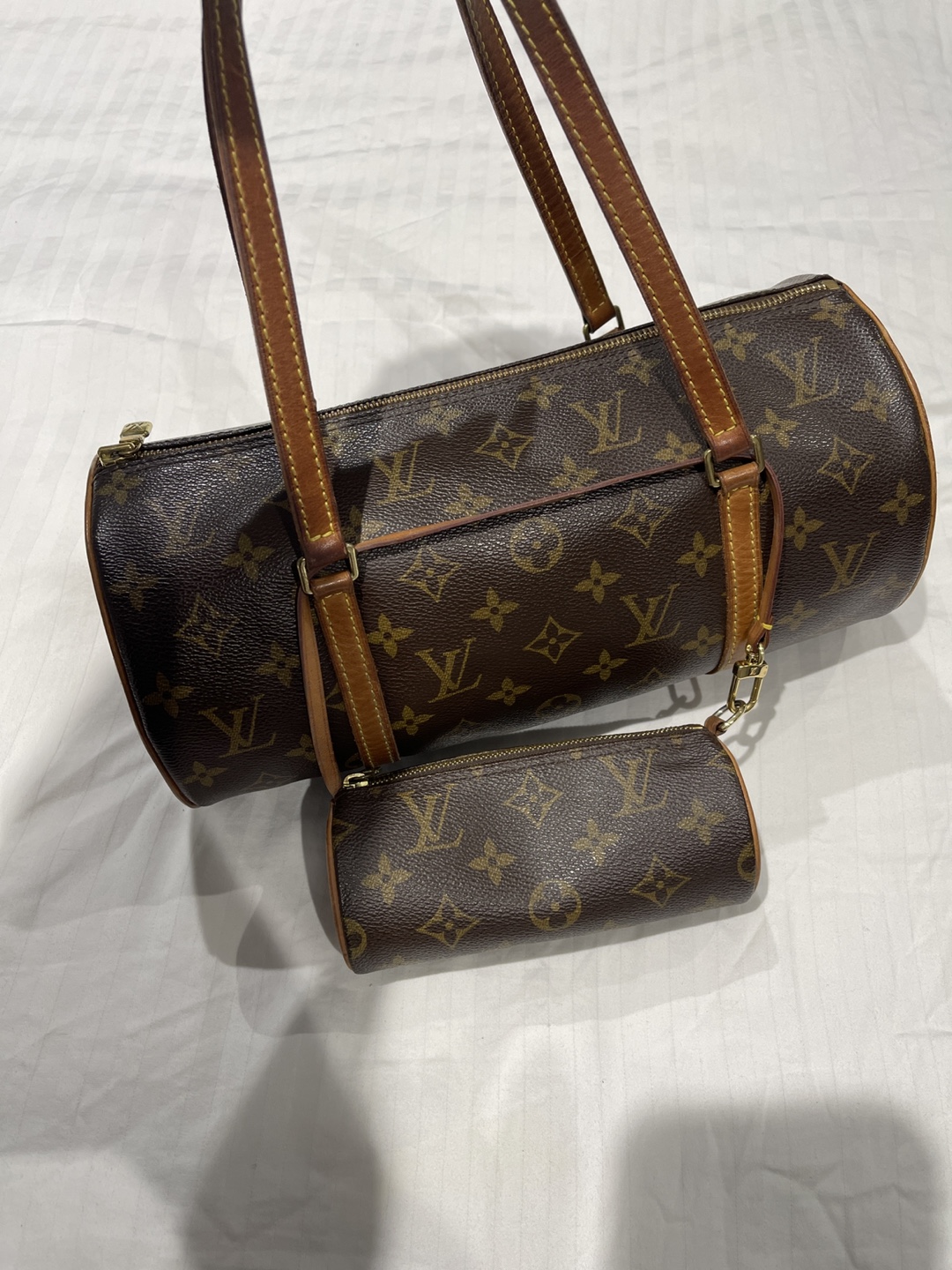 Authentic Louis Vuitton Monogram Barrel Bag with Pouch - photo 3