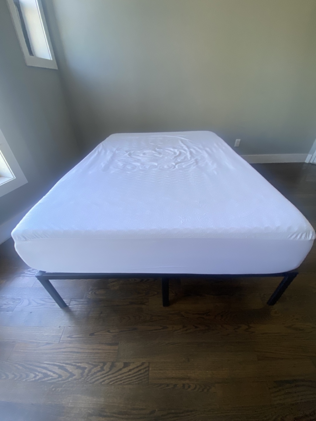 Zinus metal platform bed frame and mattress, full