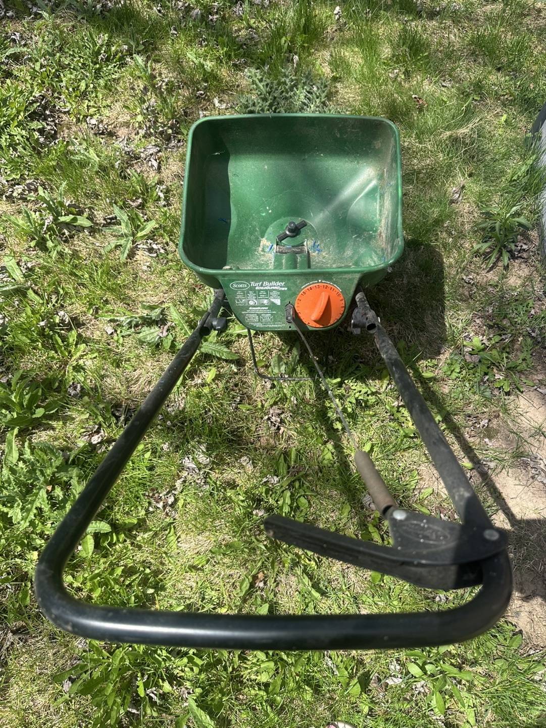 Scotts Turf Builder EdgeGuard Mini Spreader - photo 2