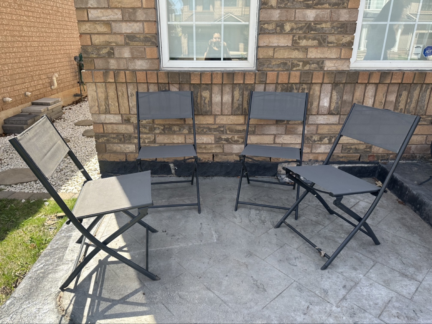 Set of four grey folding patio chairs - photo 2