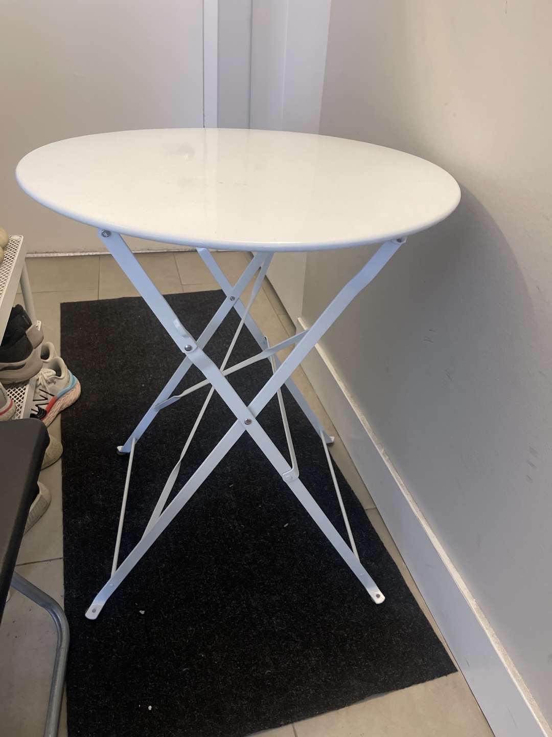 White Foldable Round Table - photo 2