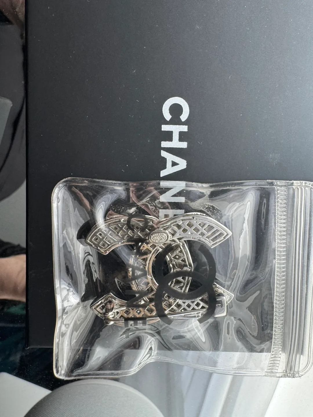 Chanel silver brooch image indicator(2)