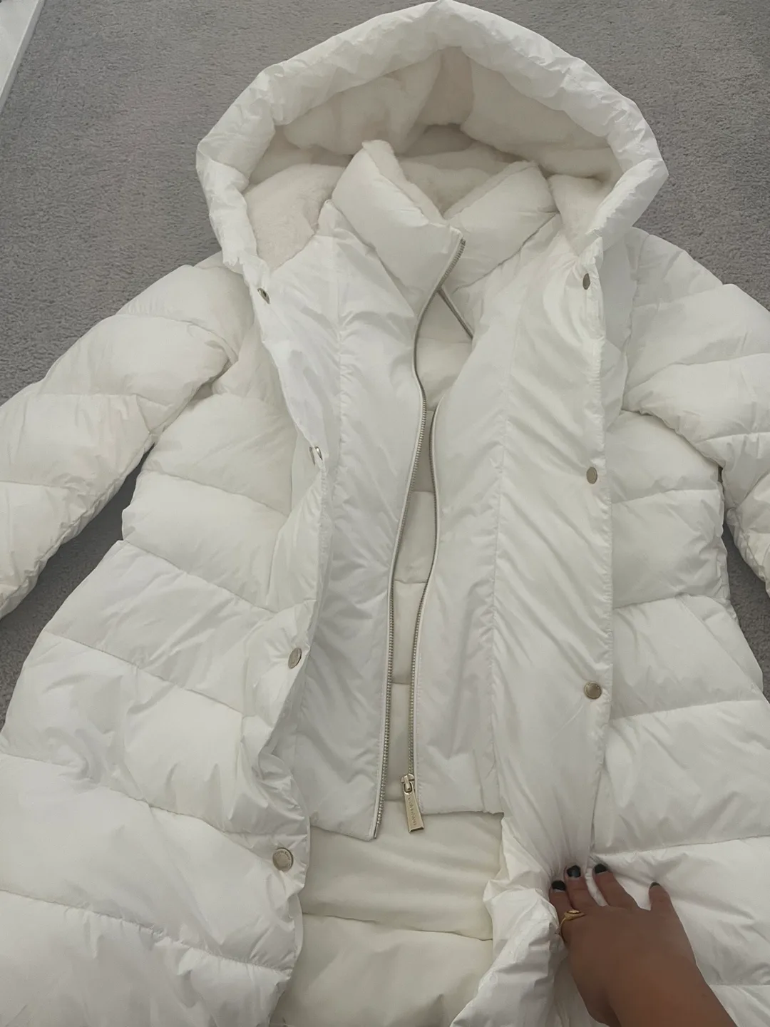 Calvin Klein White Hooded Puffer Jacket - Size Medium image indicator(3)