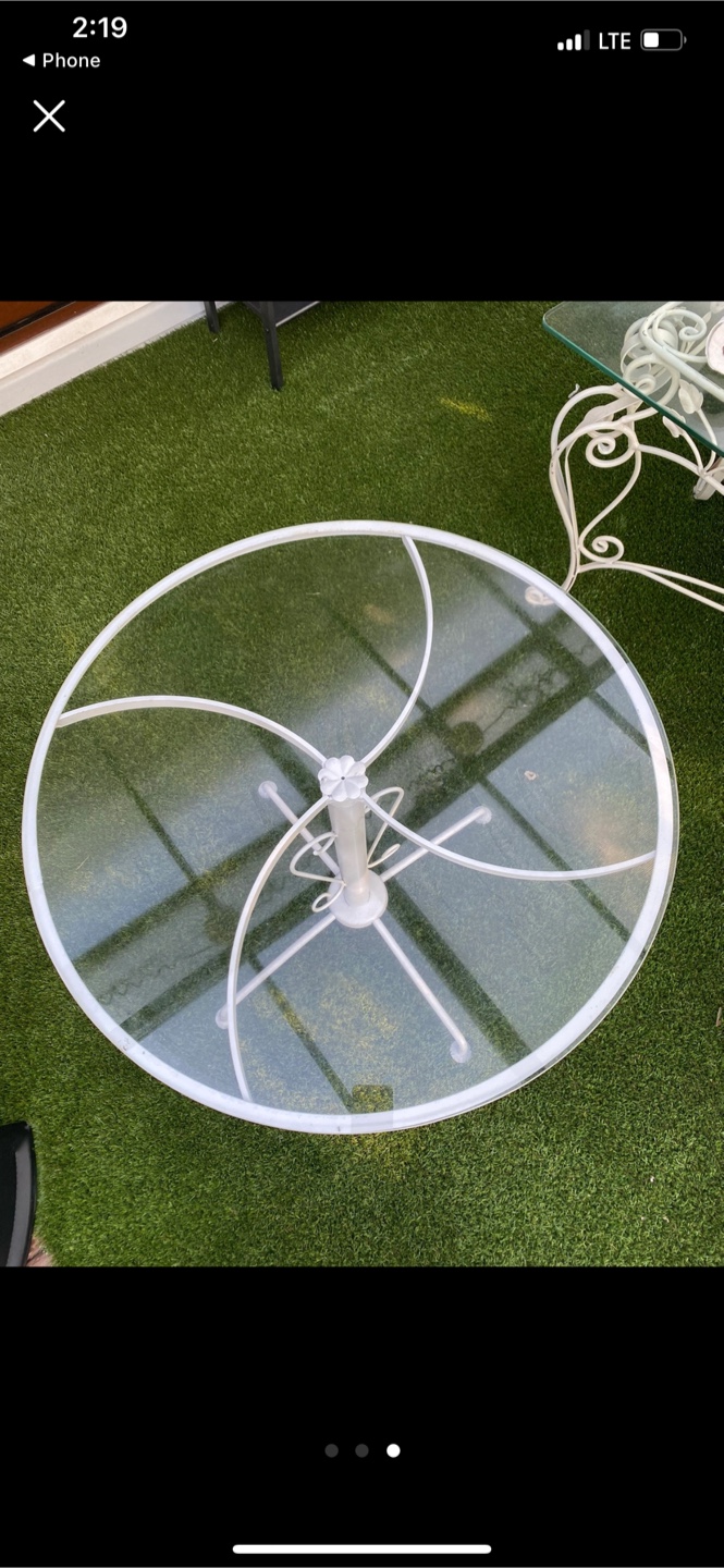 White Metal and Glass Round Table - photo 3