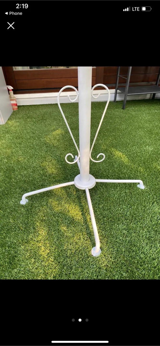 White Metal and Glass Round Table image indicator(2)