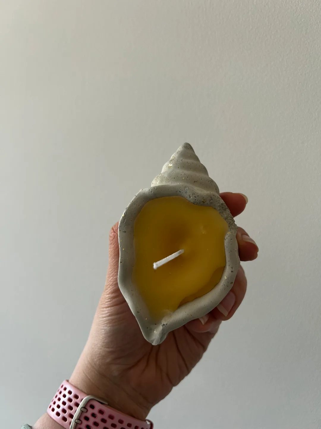 Handmade Concrete Beeswax Candle Seashell image indicator(2)
