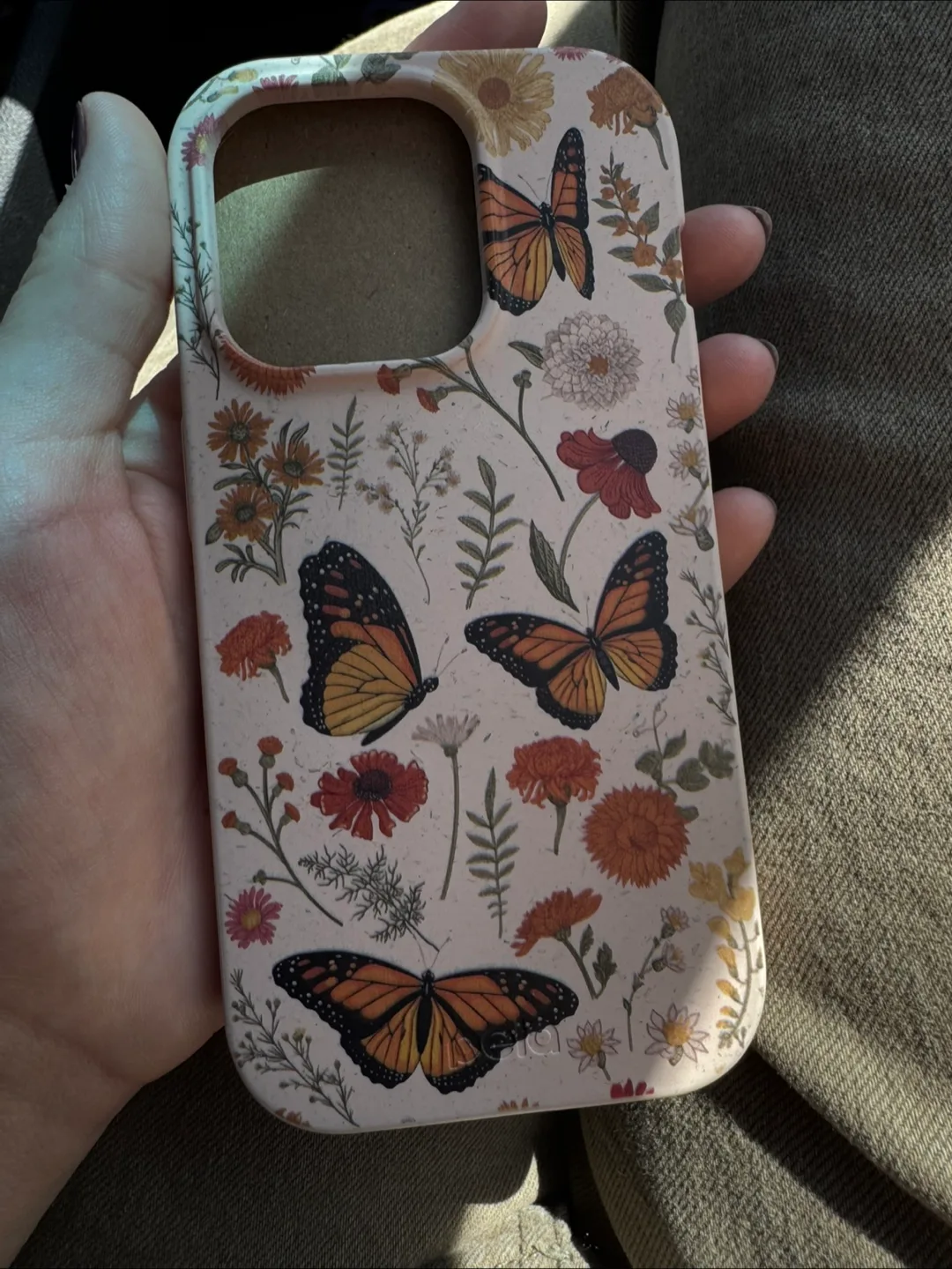 New Pela iPhone 15 Pro Case image indicator(2)