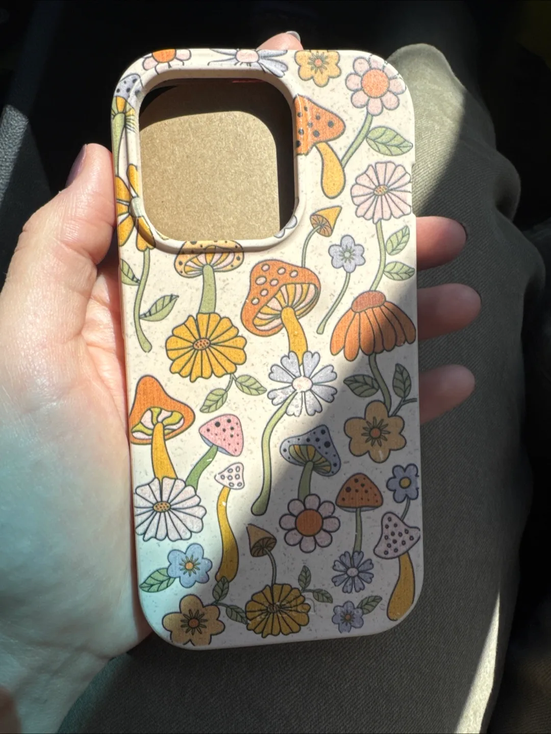 New Pela iPhone 15 Pro Case image indicator(2)