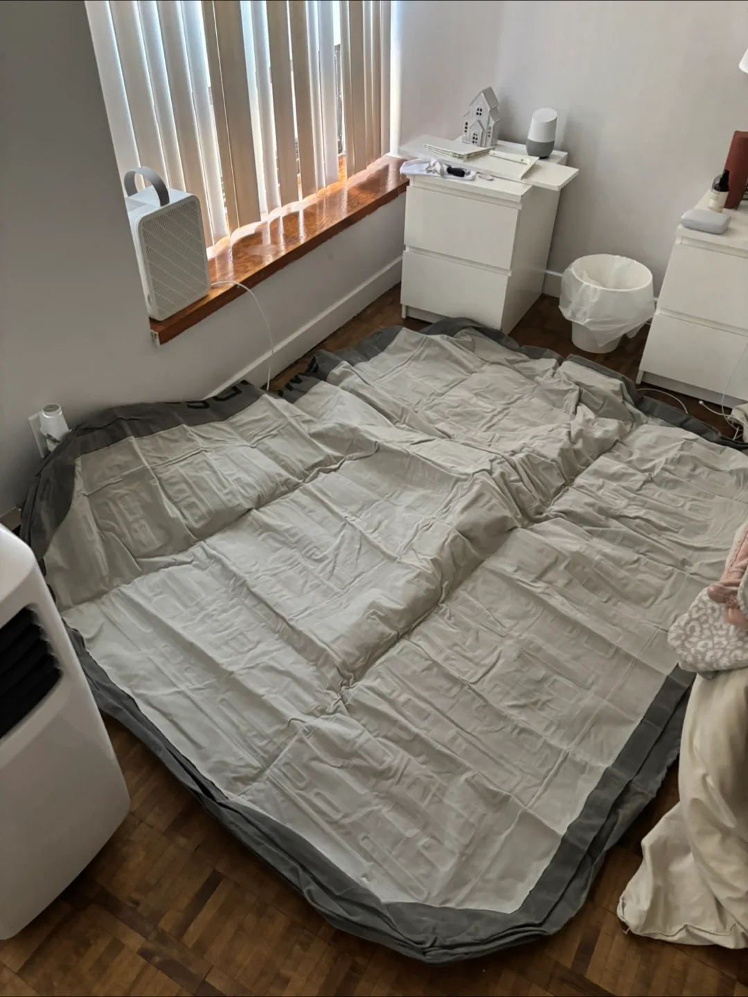 Woods Tritech™ Double-High Queen Air Mattress image indicator(2)