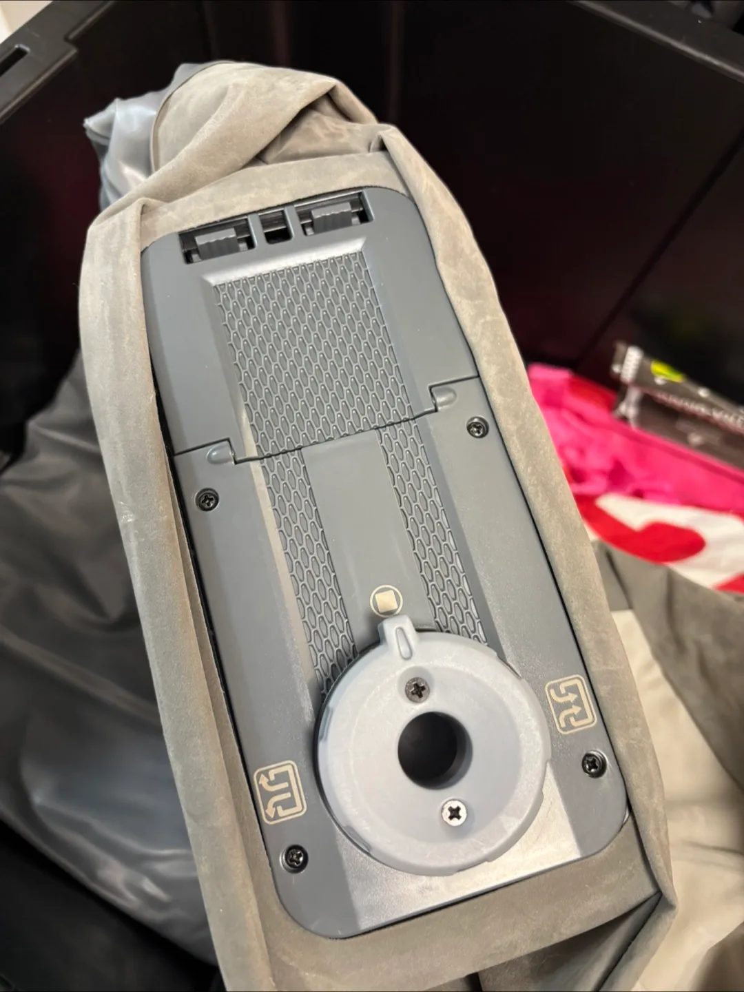 Woods Tritech™ Double-High Queen Air Mattress image indicator(3)