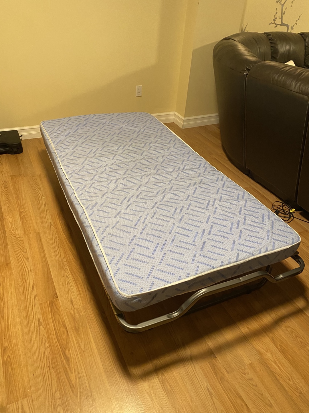 Folding cot with mattress